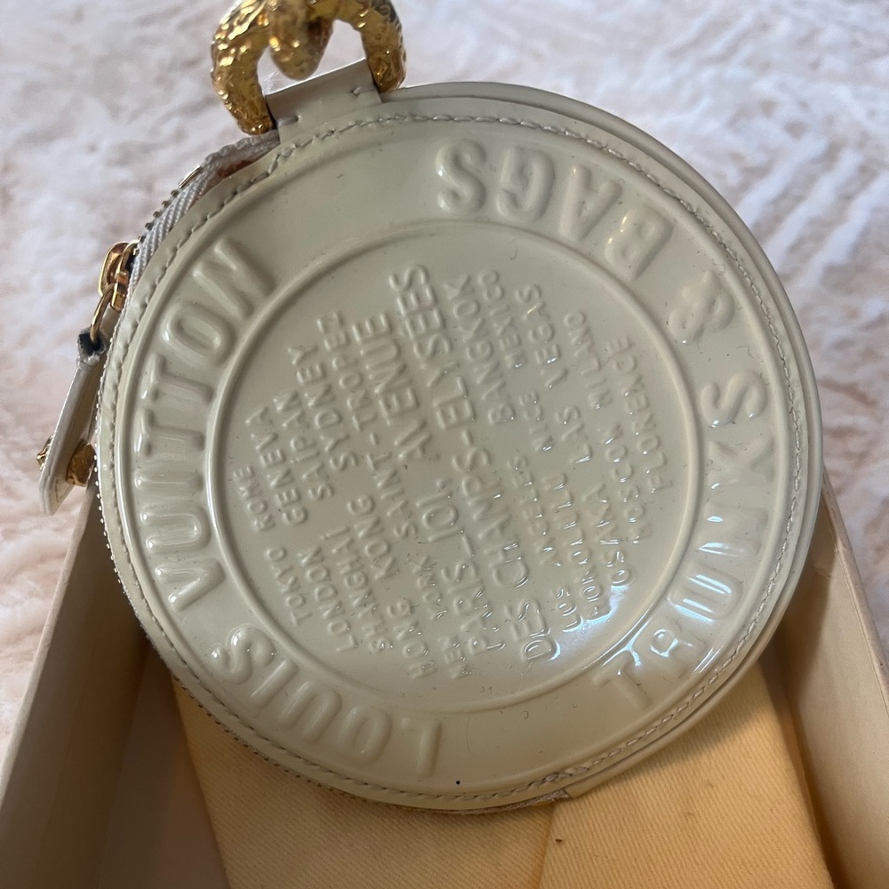 LOUIS VUITTON
Limited Edition Perle Vernis Trunks & Bags Round Coin Purse